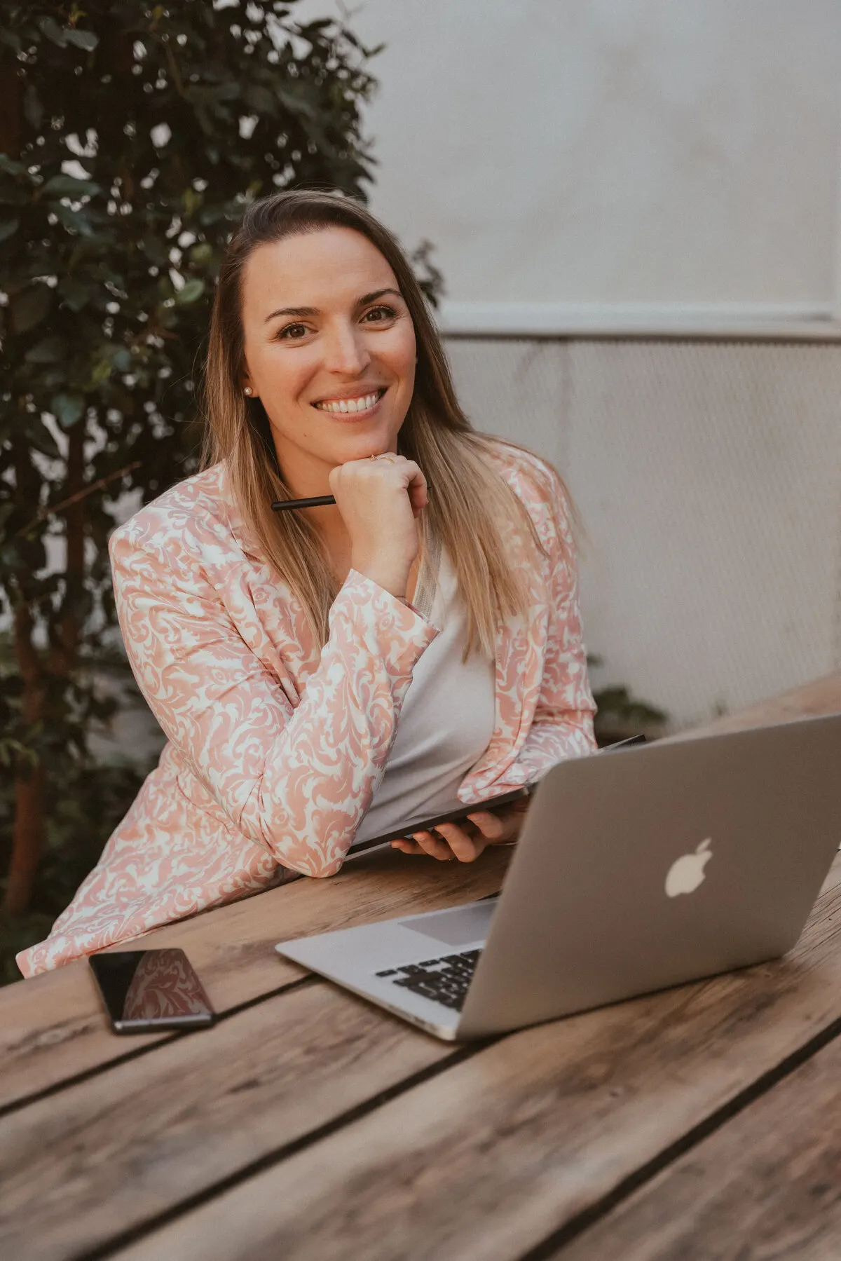 A wedding planner preparing a wedding schedule